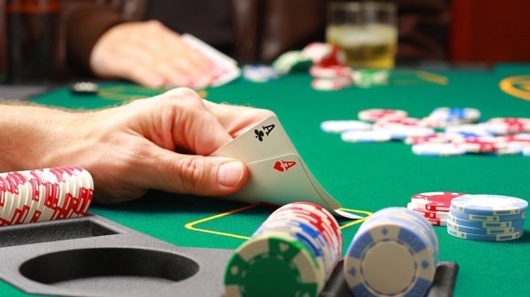 Bluff là gì trong Poker: Khám phá các chiến thuật quan trọng