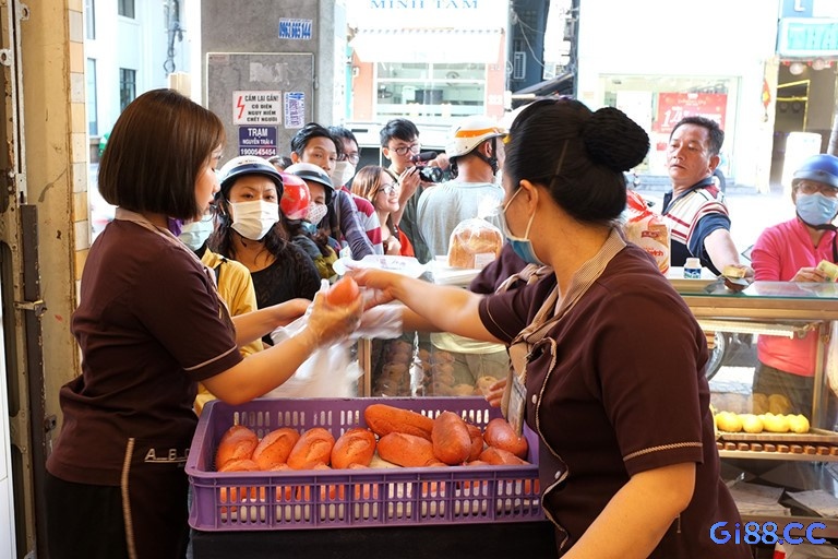 Chiêm bao thấy đi mua bánh mì cho thấy bạn có ấp ủ gì đó chưa dám làm